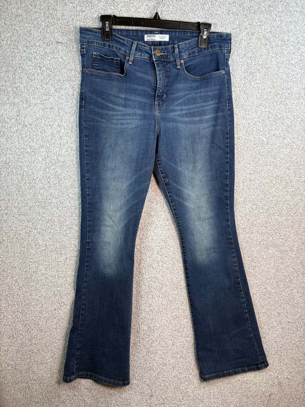 Signature Levi Strauss Gold Label Totally Shaping Bootcut Jeans Blue